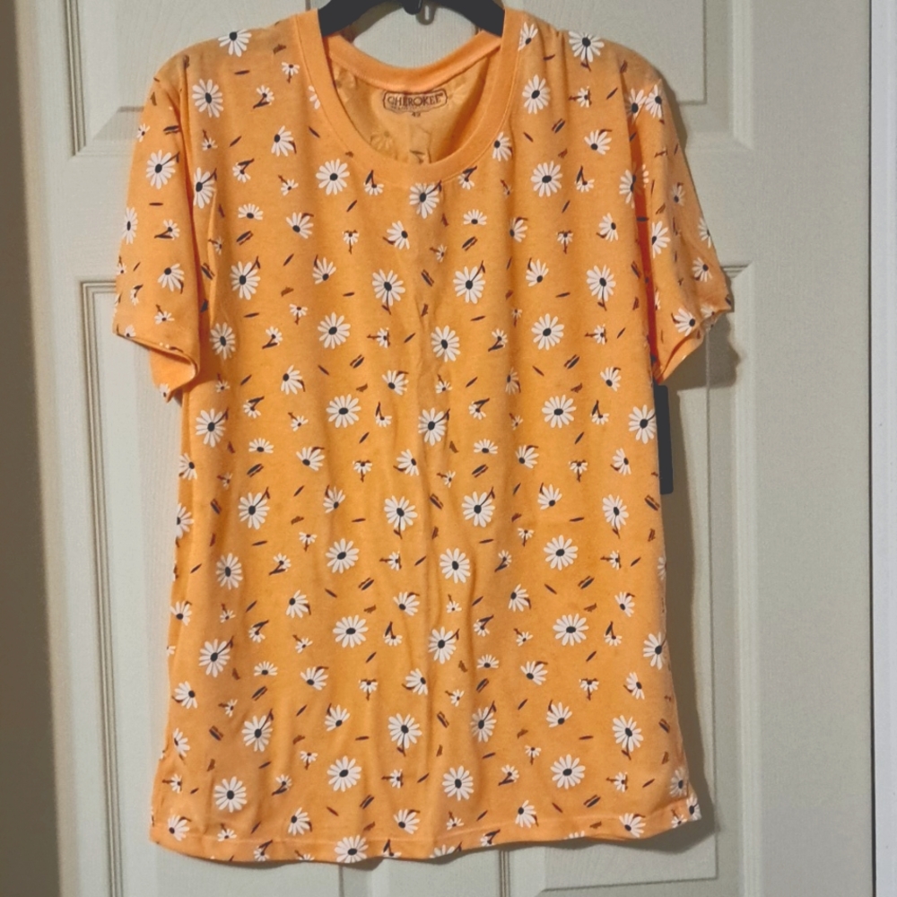 Cherokee women's top with daisy's in peach color sz 42
